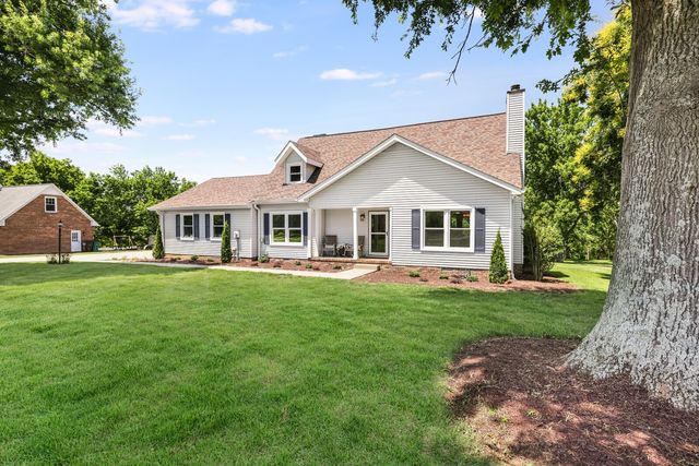 1208 Newmans Trl, Hendersonville, TN 37075