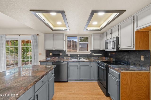 997 Ridgeview Drive, Carson City, NV 89705