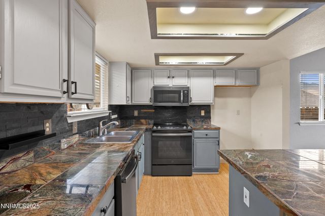 997 Ridgeview Drive, Carson City, NV 89705