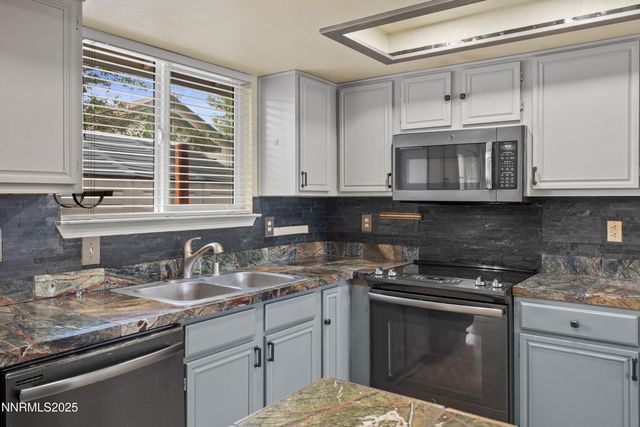 997 Ridgeview Drive, Carson City, NV 89705