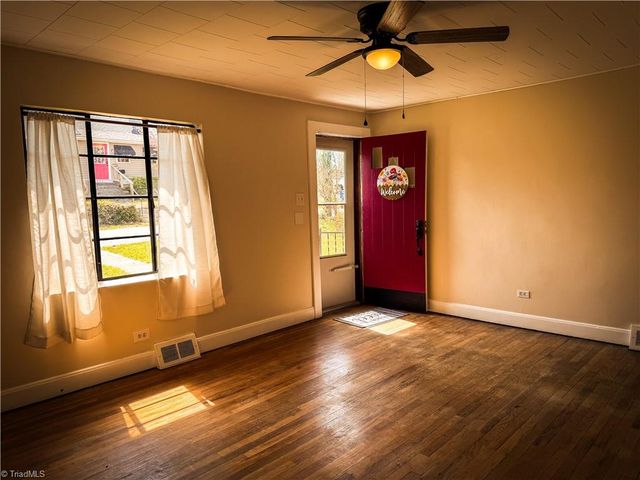 722 Maiden Lane, Mount Airy, NC 27030