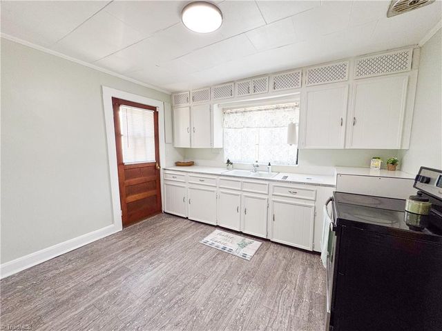 722 Maiden Lane, Mount Airy, NC 27030