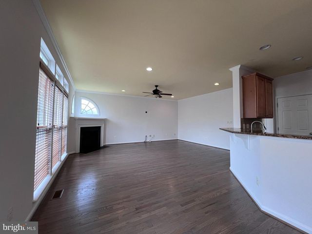 3925 BEEKER MILL PL, Chantilly, VA 20151