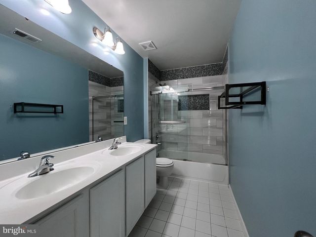 3925 BEEKER MILL PL, Chantilly, VA 20151