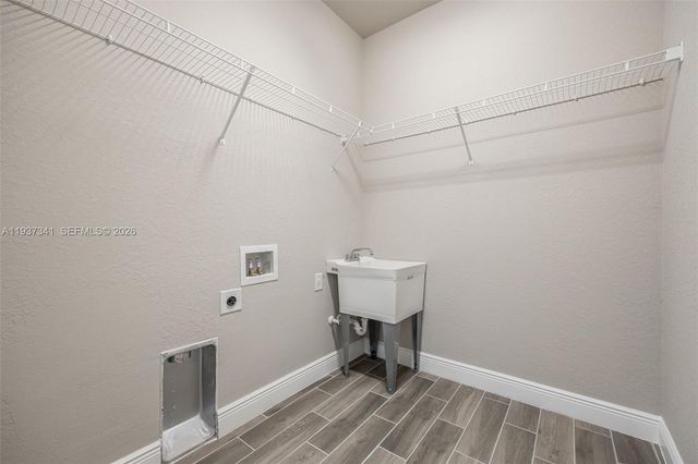 1346 Radio Loop, La Belle, FL 33935