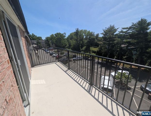 550 Fairview 318, Westwood, NJ 07675