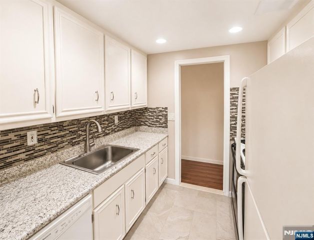 550 Fairview 318, Westwood, NJ 07675