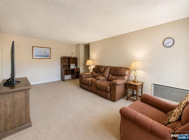 550 Fairview 318, Westwood, NJ 07675