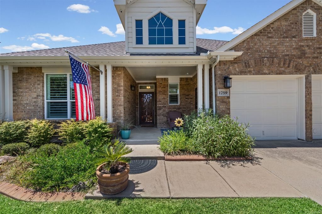 1759 Hidden Brook Drive, Grand Prairie, TX 75050