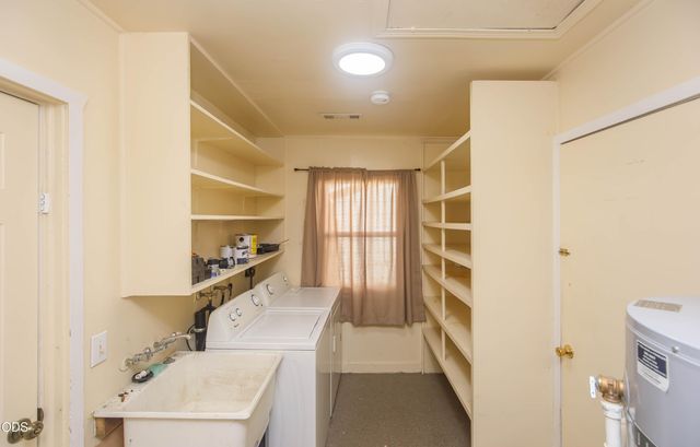 716 Hamilton Street, Medford, OR 97501