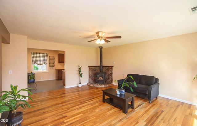 716 Hamilton Street, Medford, OR 97501
