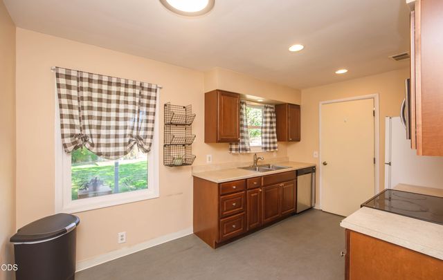 716 Hamilton Street, Medford, OR 97501