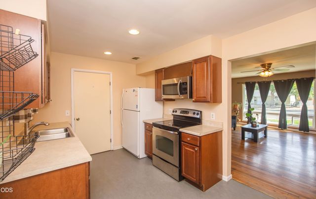 716 Hamilton Street, Medford, OR 97501