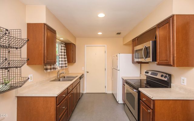 716 Hamilton Street, Medford, OR 97501