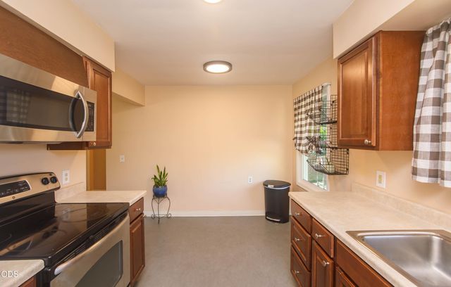716 Hamilton Street, Medford, OR 97501