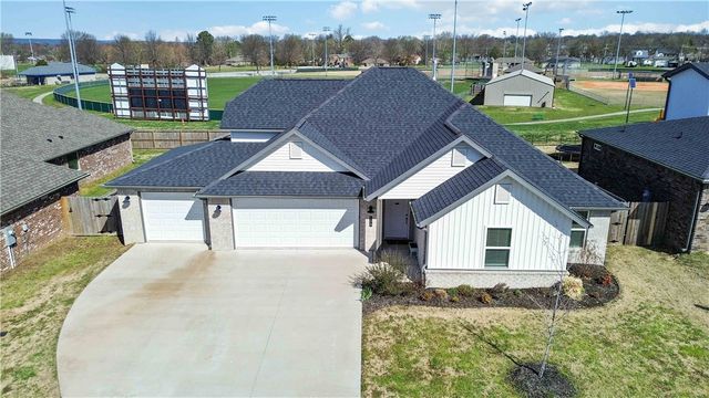 108 Phyllis Farm Road, Prairie Grove, AR 72753