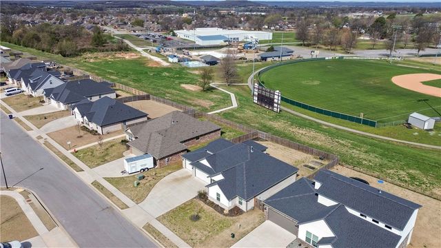 108 Phyllis Farm Road, Prairie Grove, AR 72753