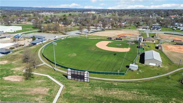 108 Phyllis Farm Road, Prairie Grove, AR 72753