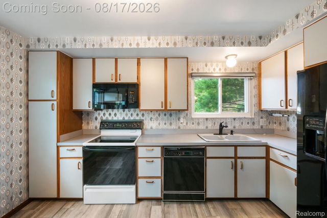 32547 Chesterbrook Street, Farmington Hills, MI 48334