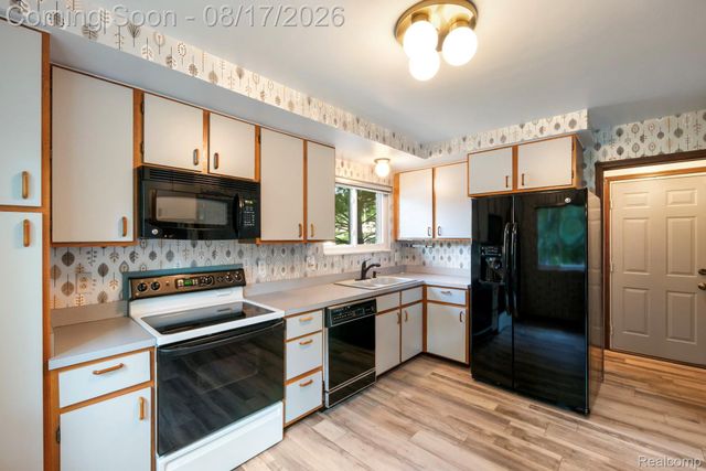 32547 Chesterbrook Street, Farmington Hills, MI 48334