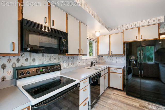 32547 Chesterbrook Street, Farmington Hills, MI 48334
