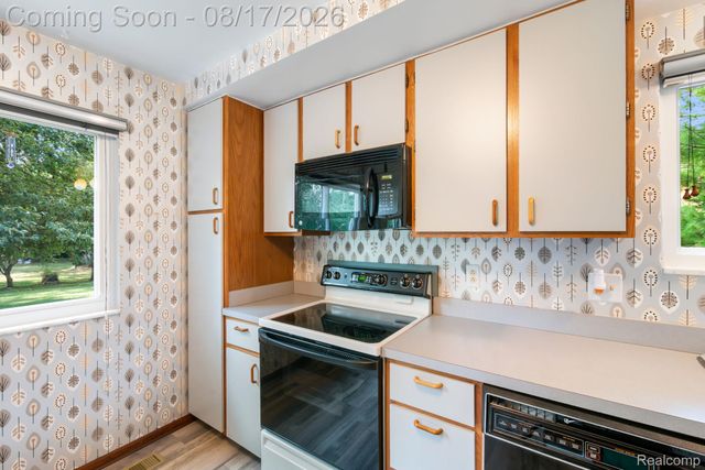 32547 Chesterbrook Street, Farmington Hills, MI 48334