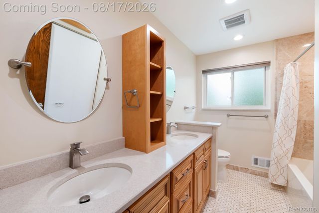 32547 Chesterbrook Street, Farmington Hills, MI 48334