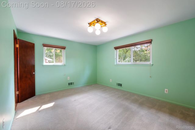 32547 Chesterbrook Street, Farmington Hills, MI 48334
