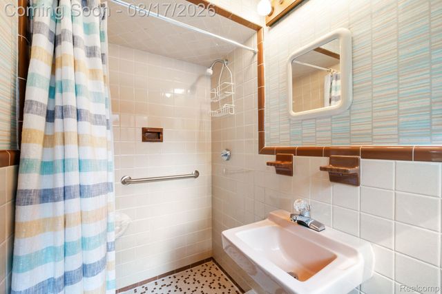 32547 Chesterbrook Street, Farmington Hills, MI 48334