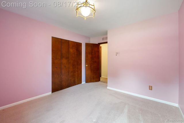 32547 Chesterbrook Street, Farmington Hills, MI 48334