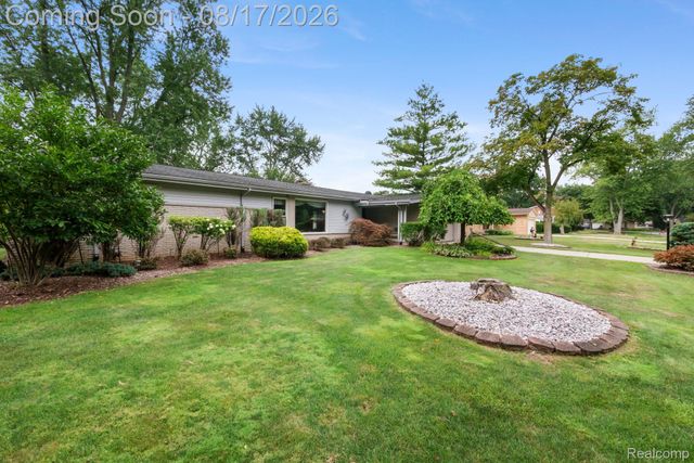32547 Chesterbrook Street, Farmington Hills, MI 48334