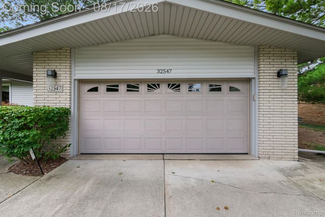 32547 Chesterbrook Street, Farmington Hills, MI 48334