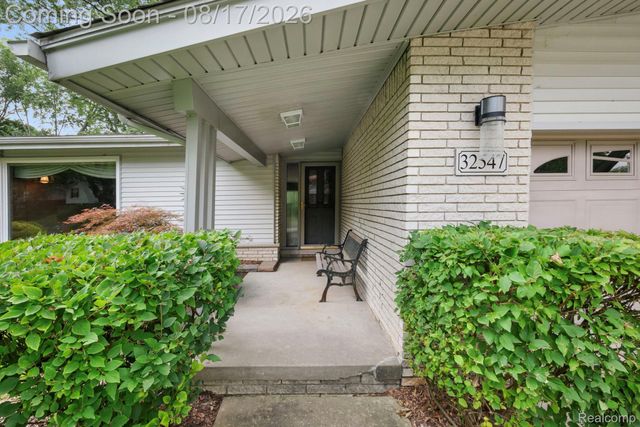 32547 Chesterbrook Street, Farmington Hills, MI 48334