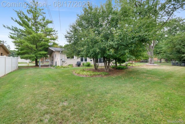 32547 Chesterbrook Street, Farmington Hills, MI 48334