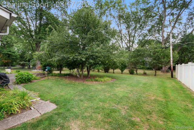 32547 Chesterbrook Street, Farmington Hills, MI 48334