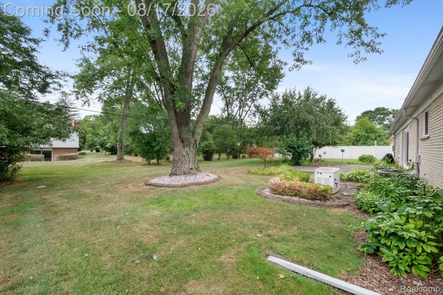 32547 Chesterbrook Street, Farmington Hills, MI 48334