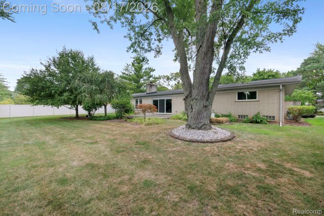 32547 Chesterbrook Street, Farmington Hills, MI 48334