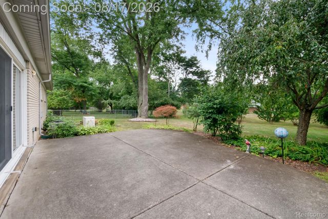 32547 Chesterbrook Street, Farmington Hills, MI 48334