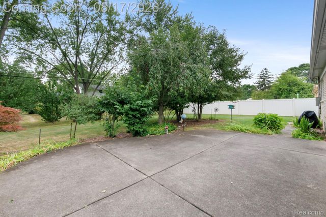 32547 Chesterbrook Street, Farmington Hills, MI 48334