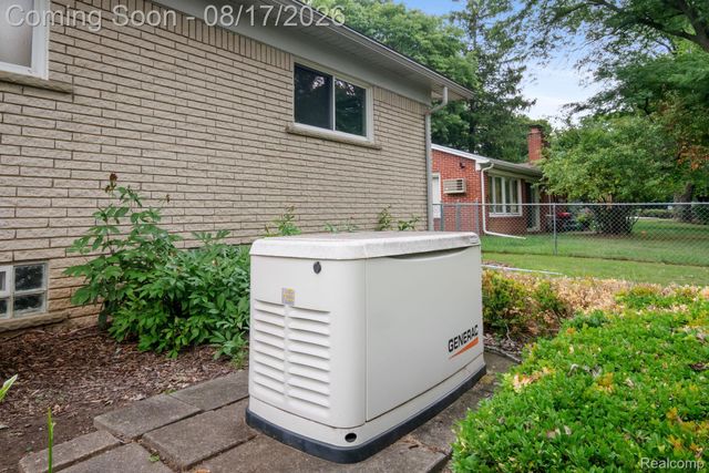 32547 Chesterbrook Street, Farmington Hills, MI 48334