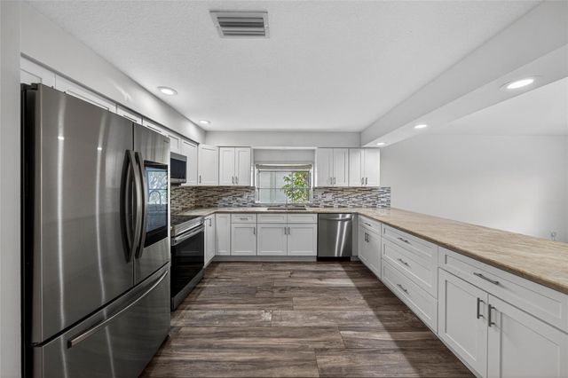 23203 L Ermitage Circle, Boca Raton, FL 33433