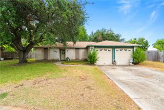 2104 E Dolphin Dr, Portland, TX 78374