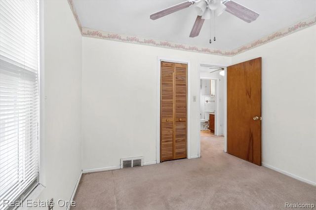 11078 Pine Street, Taylor, MI 48180