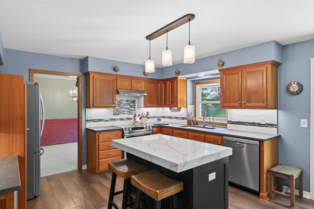 11005 45th Avenue N, Plymouth, MN 55442