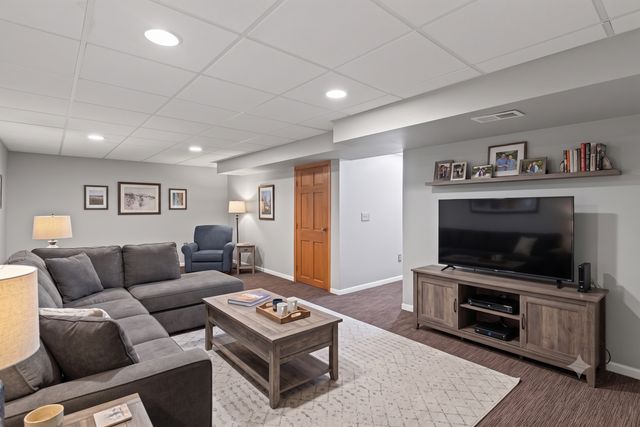 11005 45th Avenue N, Plymouth, MN 55442