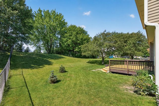 11005 45th Avenue N, Plymouth, MN 55442