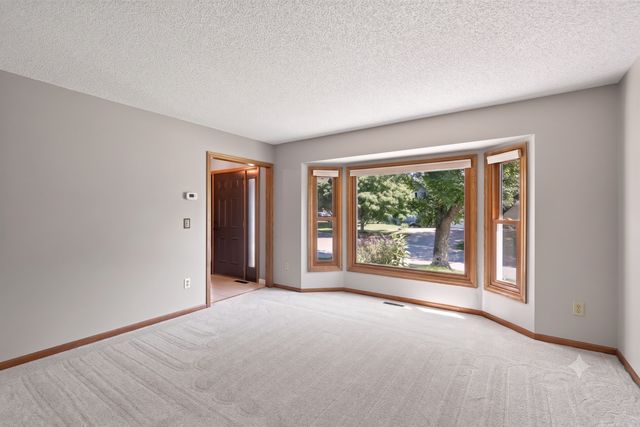 11005 45th Avenue N, Plymouth, MN 55442