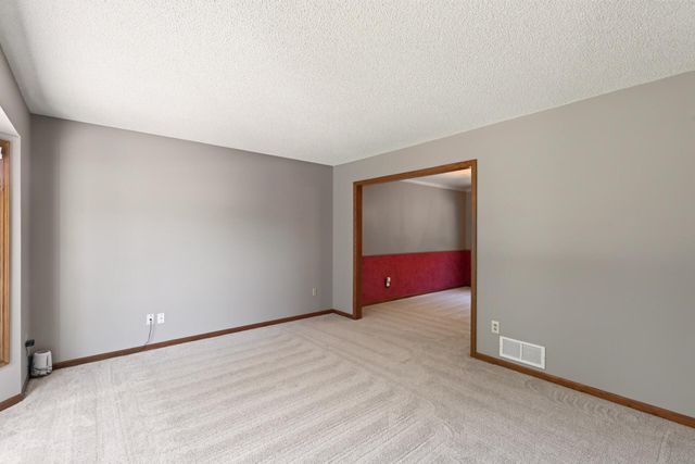 11005 45th Avenue N, Plymouth, MN 55442