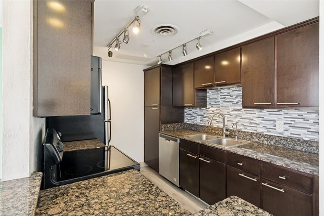 6211 W Northwest Highway 1004, Dallas, TX 75225