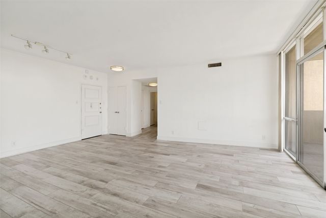 6211 W Northwest Highway 1004, Dallas, TX 75225